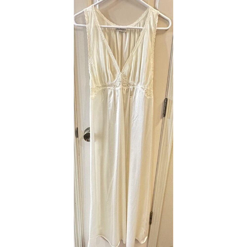 Vintage Miss Elaine Women’s Med Ivory Sleeveless Lace Nightgown